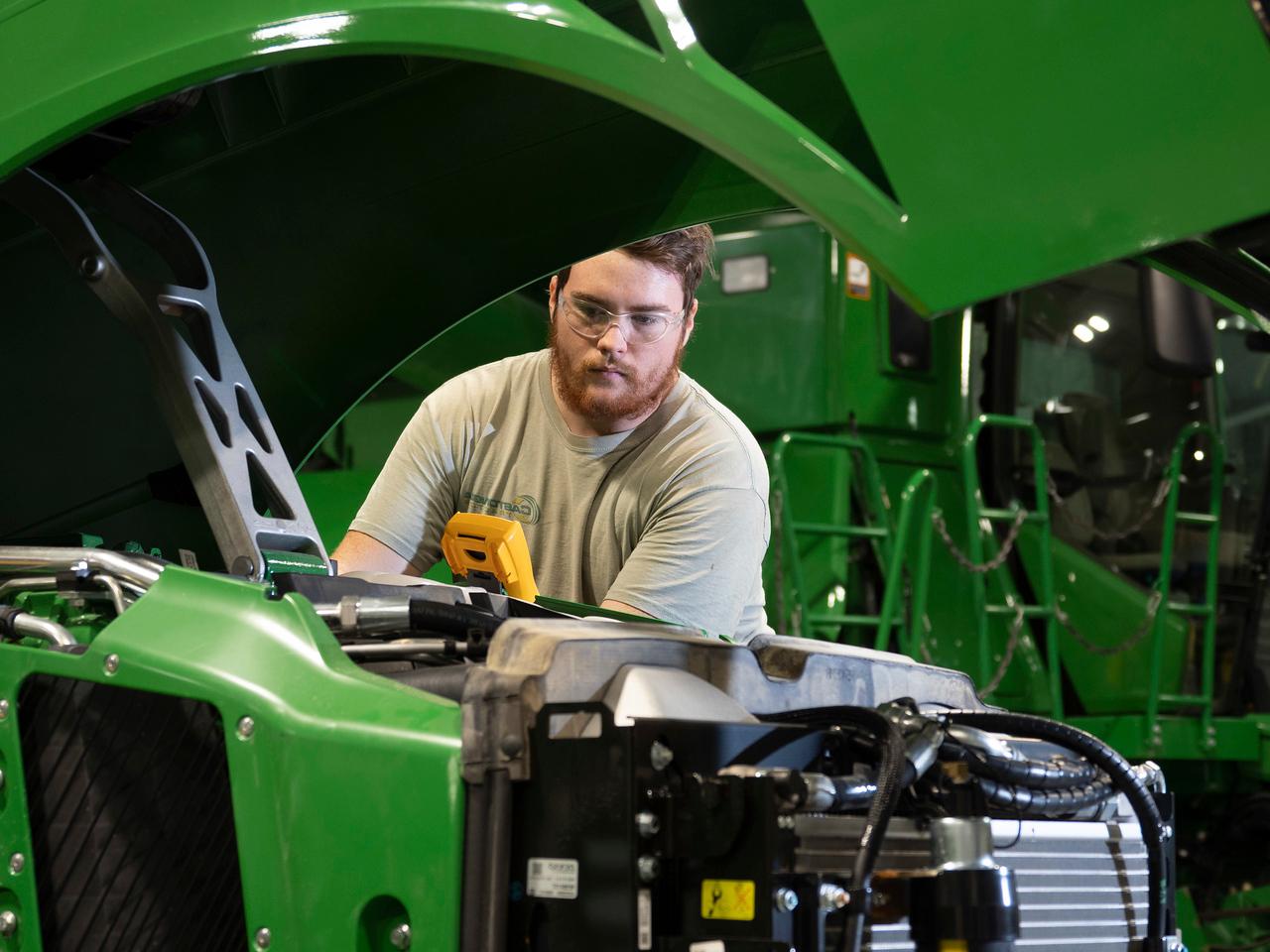 tech/john-deere-ag-tech-student